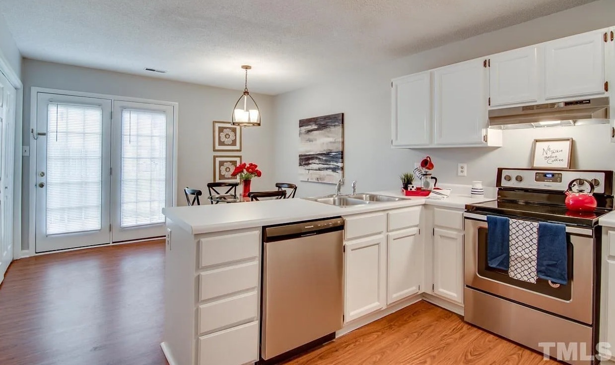 Building Photo - 2615 Camellia Dr