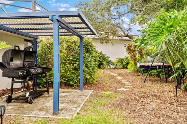 Building Photo - 4 Susan Pl