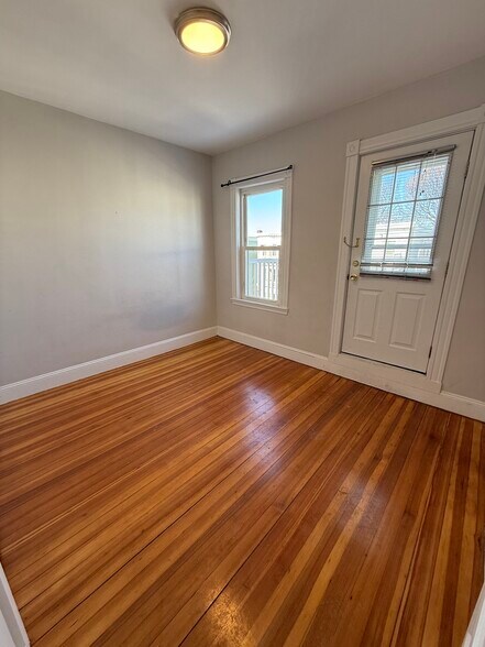 Building Photo - 26 Taft St