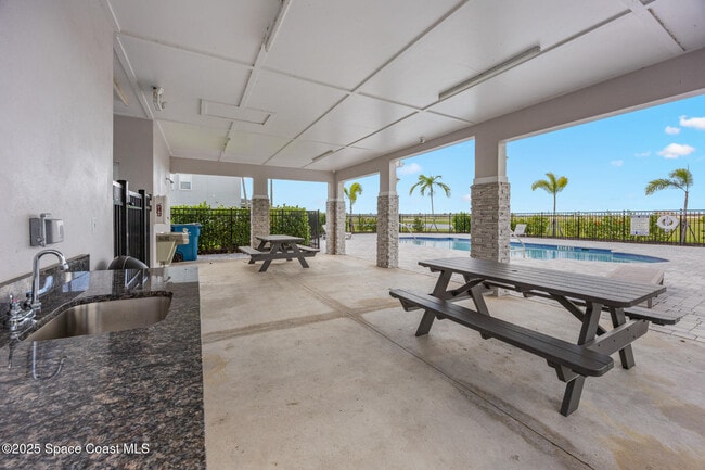 Building Photo - 3520 Rixford Way