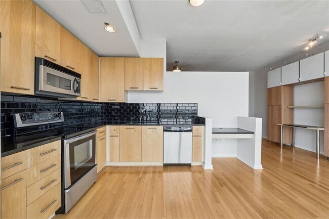 Building Photo - 3324 Peachtree Rd