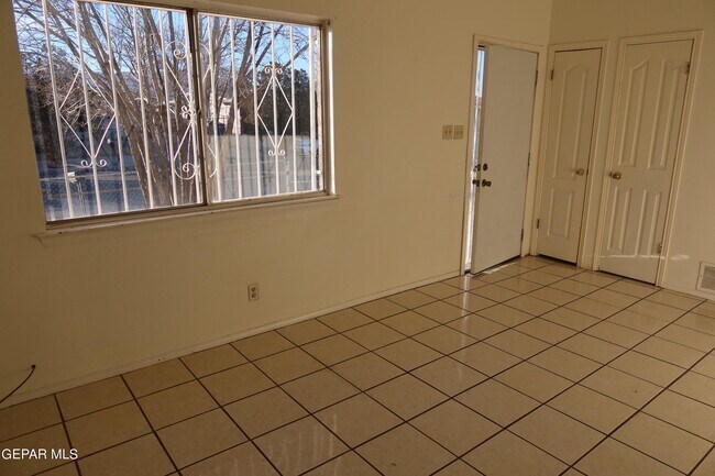 Building Photo - 10736 Obsidian St