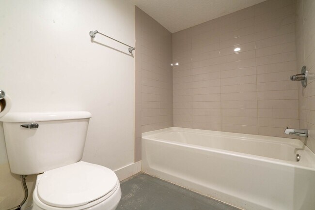 Building Photo - 740 E 800 S