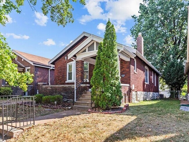 Building Photo - Comfortable Living in the Heart of South St. Louis