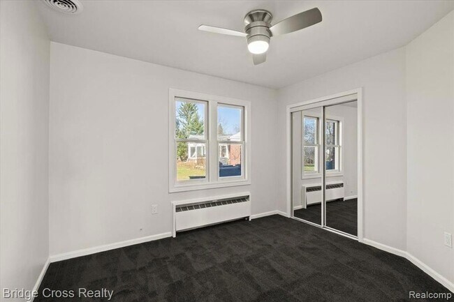 Building Photo - 95 Hillsdale Rd