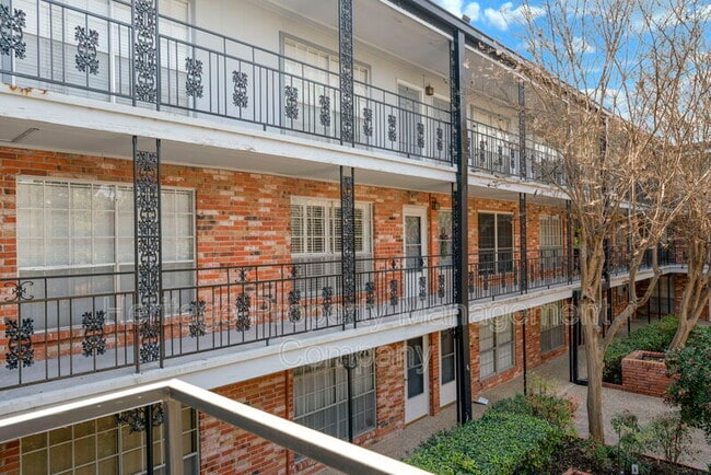 Building Photo - 8401 N New Braunfels Ave