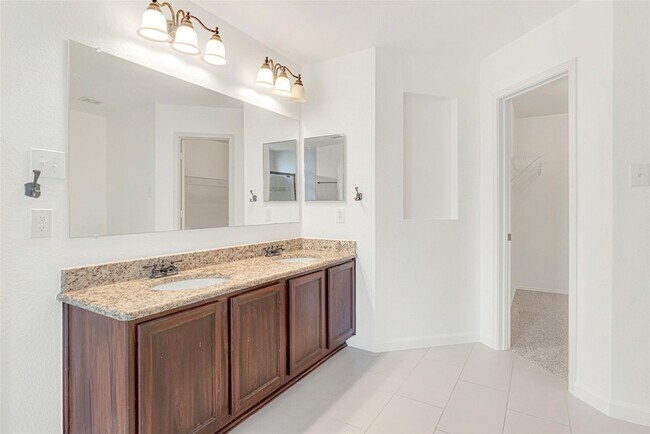 Building Photo - 10876 Rankin Dr