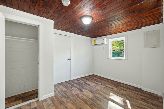 Building Photo - 2706 Quincy St