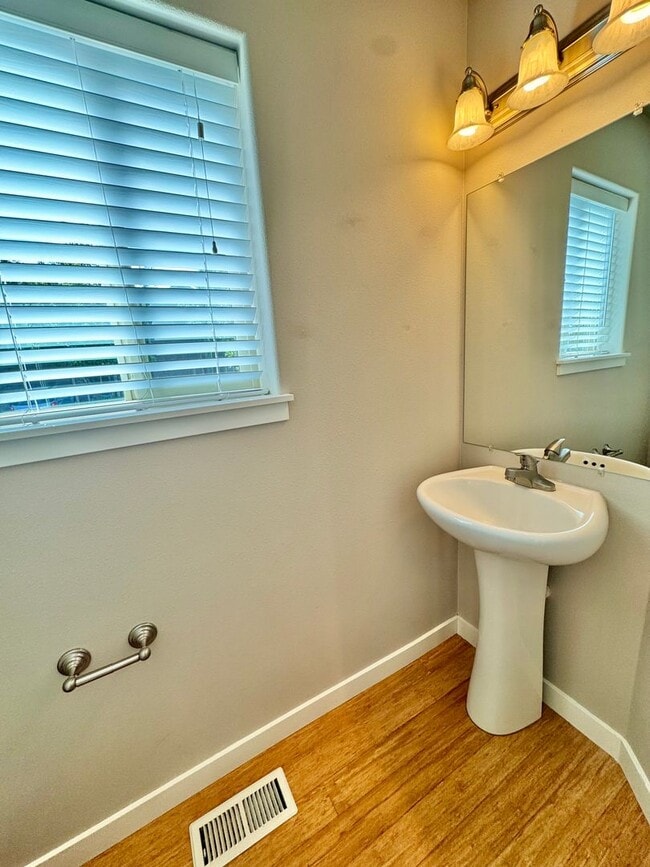 Building Photo - Ask about free rent... Nearly New, wonderf...