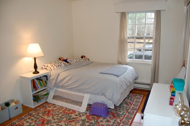 Building Photo - 211 Surrey Rd