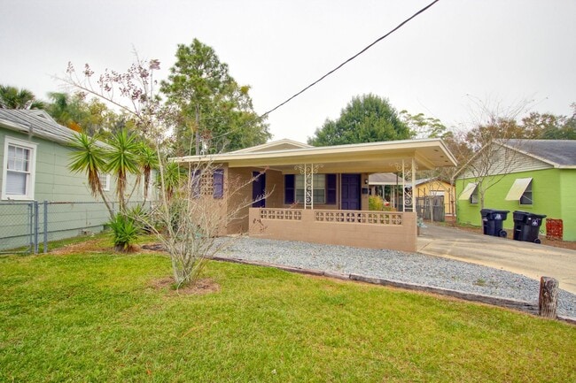 Building Photo - 205 E Esther St