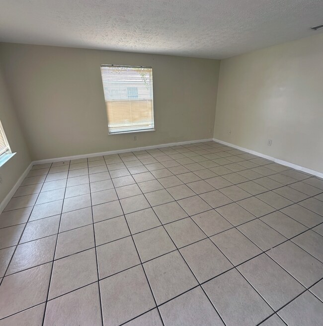 Building Photo - 301-329 James St