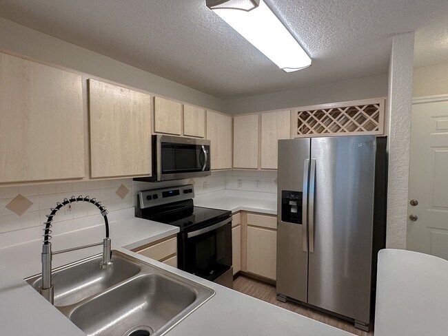 Building Photo - 827 Camargo Way