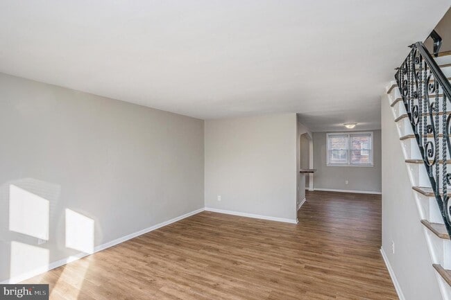 Building Photo - 861 Gainsboro Rd