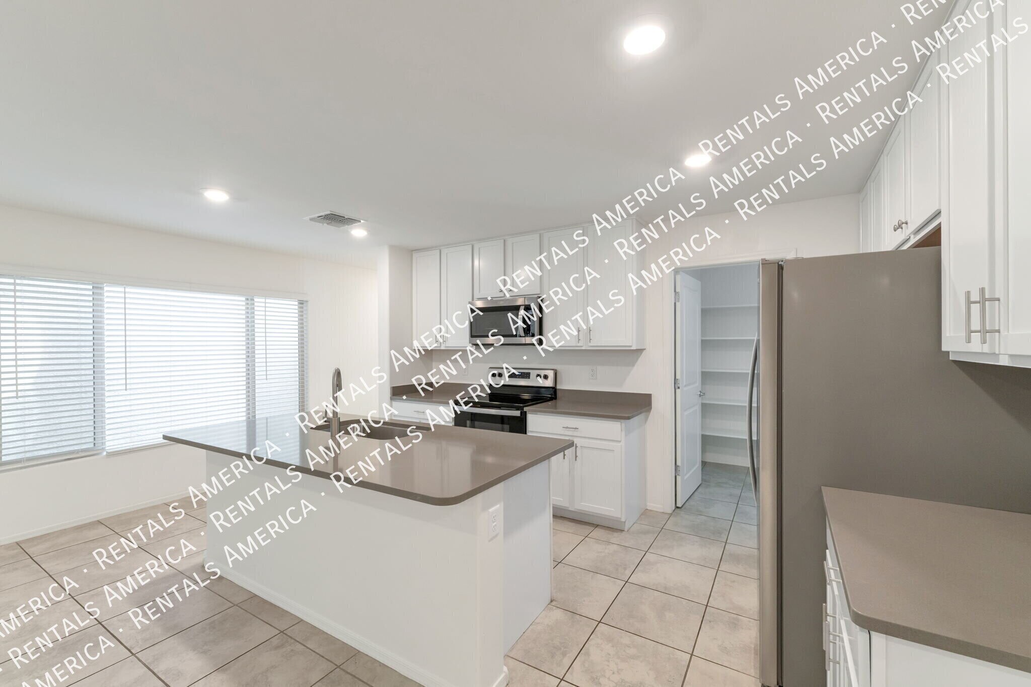 Building Photo - 1088 E Descent St