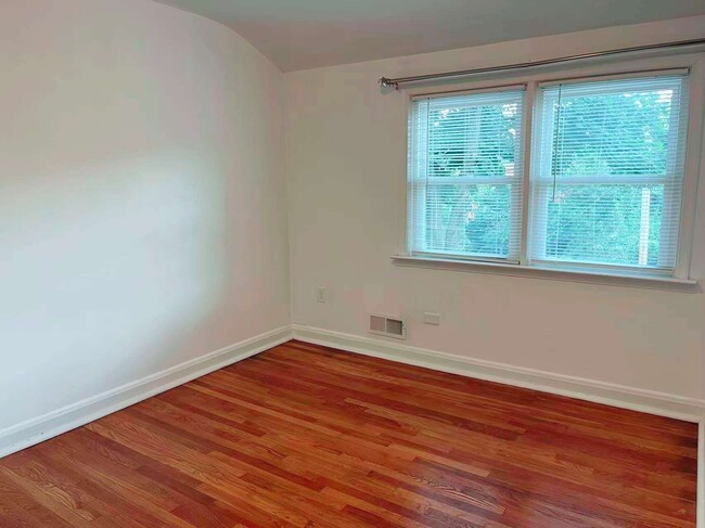 Building Photo - 1263 Walker Ave
