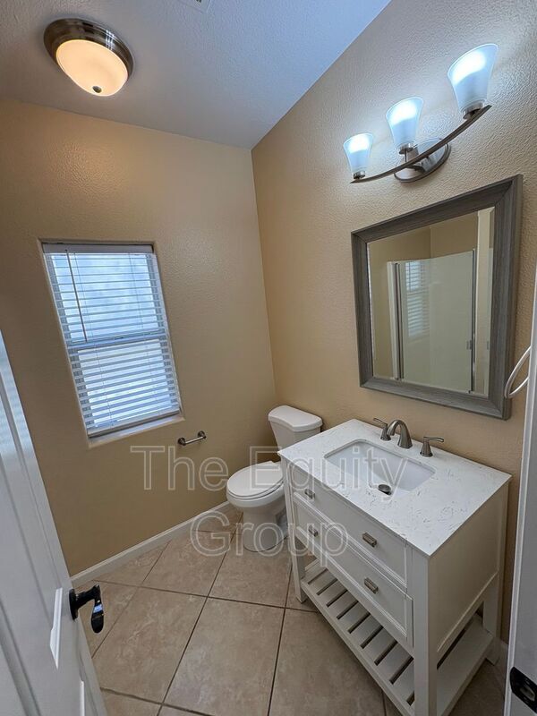 Building Photo - 938 W Encore Dr
