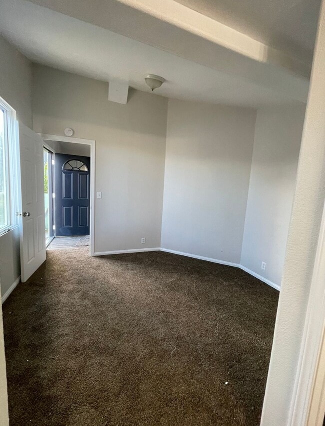 Building Photo - 410-412 S 7th St