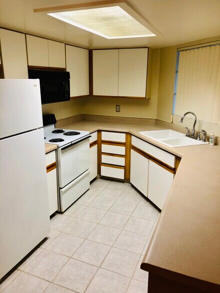 Building Photo - 4850 E Desert Cove Ave