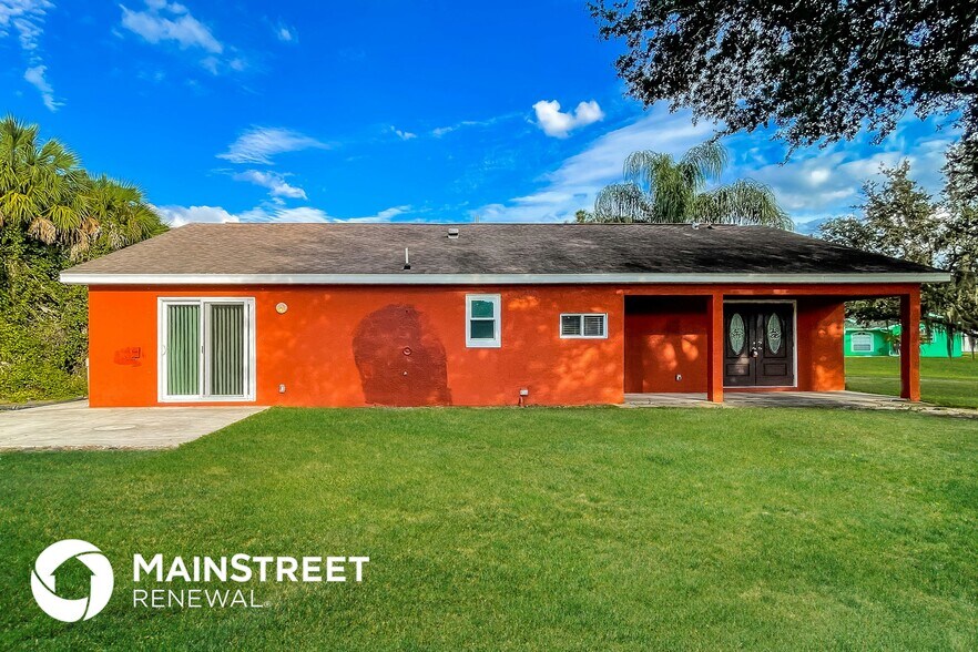 Building Photo - 2712 Lucaya Ave