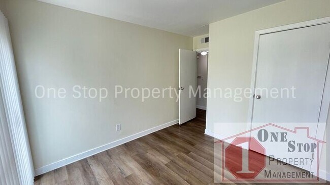 Building Photo - 2-Bedroom, 1-Bathroom duplex in Lees Summit
