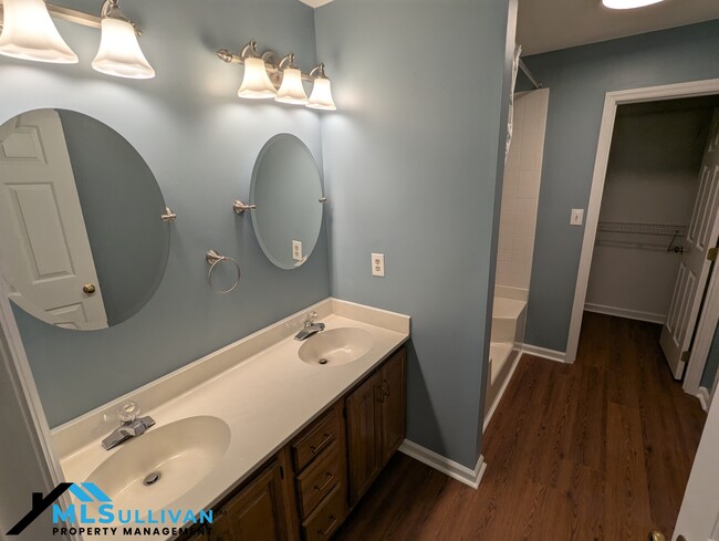 Building Photo - 5408 Ravenswood Pl