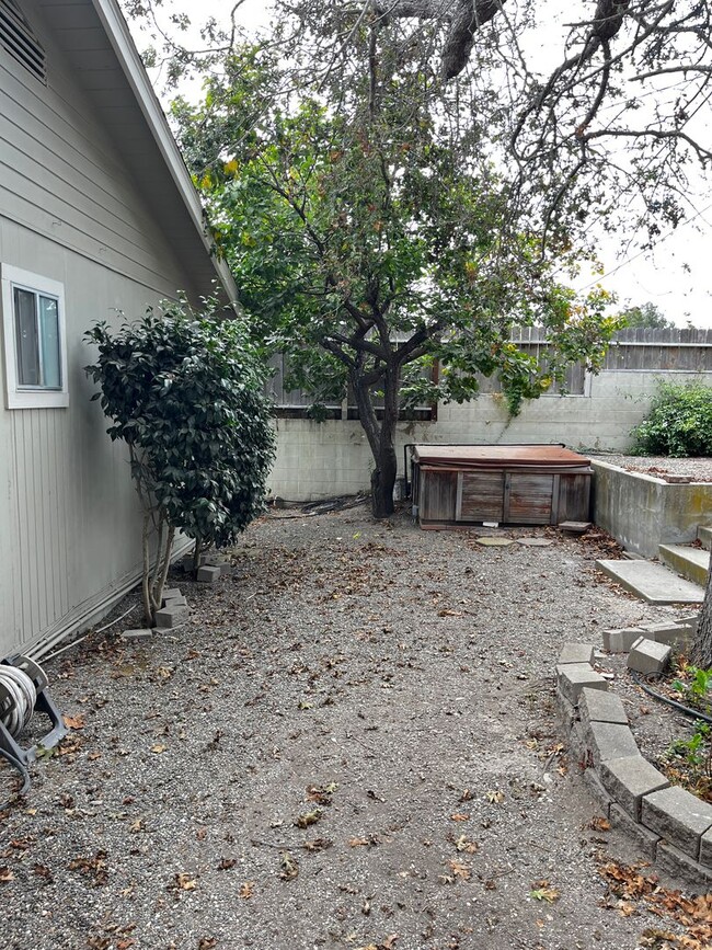 Building Photo - 269 Larchmont Dr