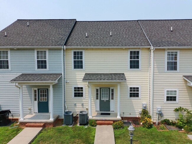 Building Photo - Walk to Bonefish & Target from this like new multi-level 4 bedroom, 3.5 bath townhome!