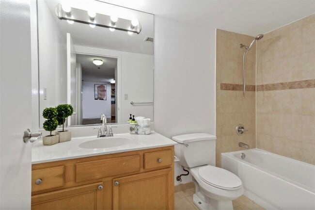 Building Photo - 700 1st St