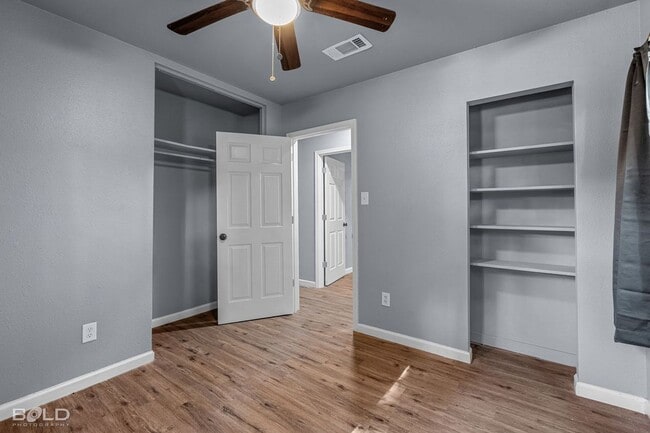 Building Photo - 9419 Normandie-