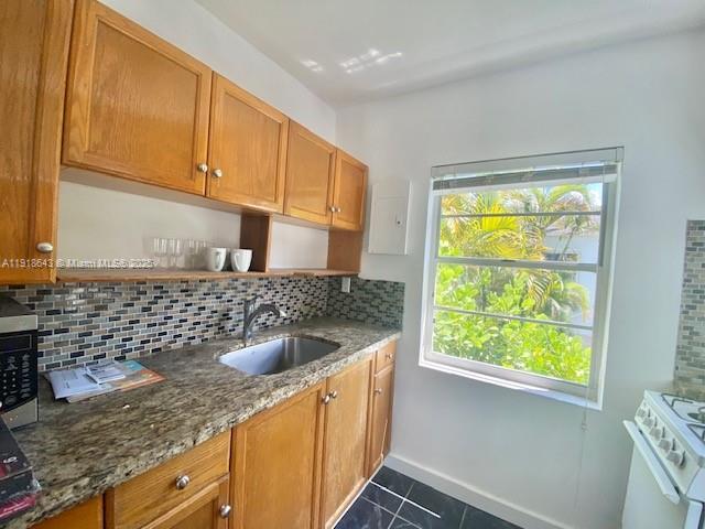 Building Photo - 830 W 40th St