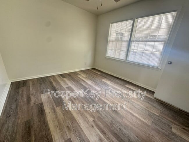 Building Photo - 210 Playa Del Ray Dr