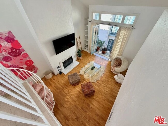 Building Photo - 1123 Flores St