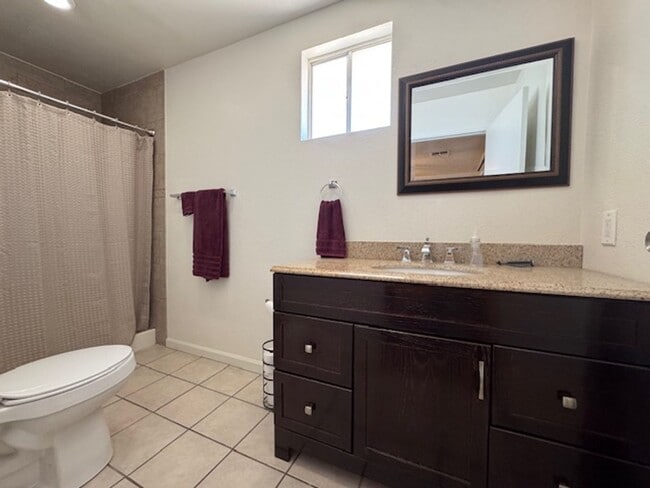 Building Photo - 4BR plus Bonus Room, 4 BA incls  Fully Furnished Casita, Garage, Colorado River!!