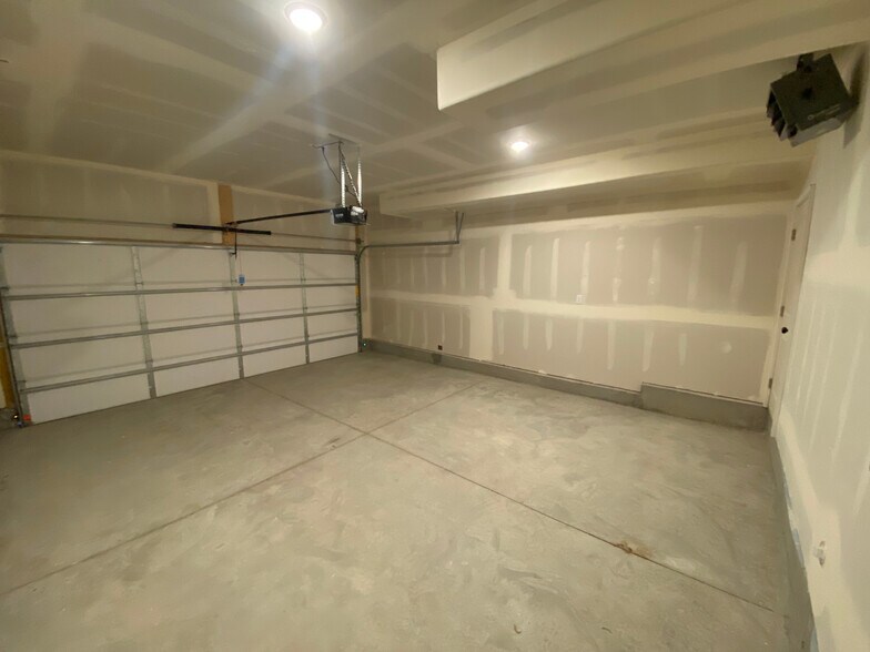 Heated Garage - 1506 Alyssaelaine Dr