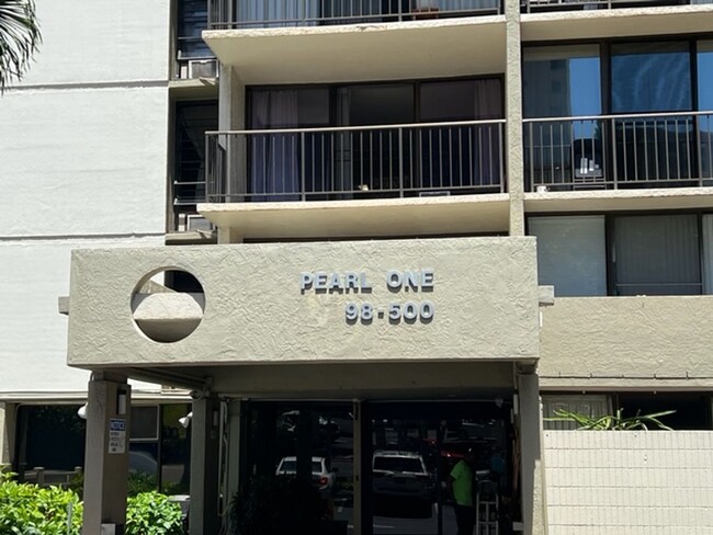 Building Photo - Pearl One - Fully Upgraded,Two Bedroom, On...