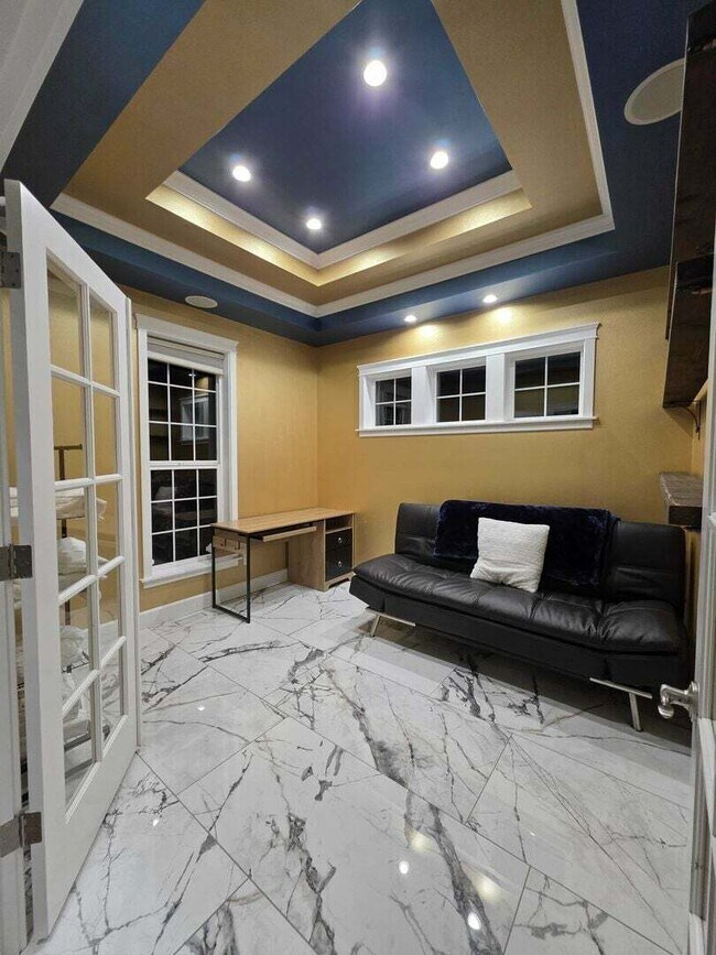 Building Photo - 4812 Beaver Pond Dr S