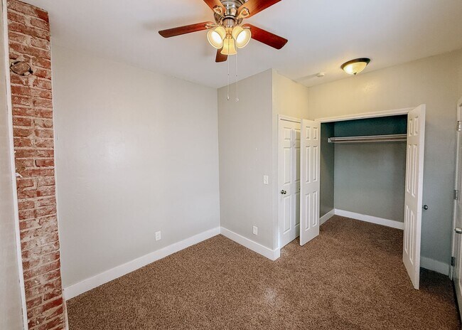 Building Photo - $500 OFF FIRST MONTHS RENT | Duplex in OKC!
