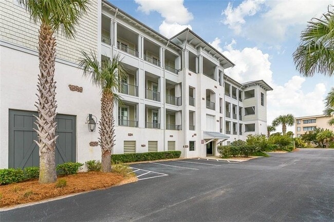 Building Photo - 10 Marina Dr