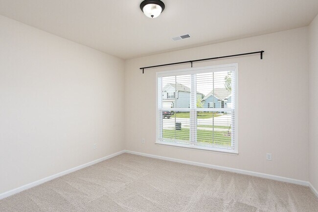 Building Photo - Beautiful 4-bedroom, 2-bath Home with Lake View!