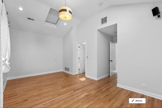 Building Photo - 4 bedroom in Chicago IL 60614