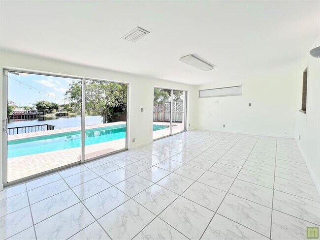 Building Photo - 3318 NW 68th Ct