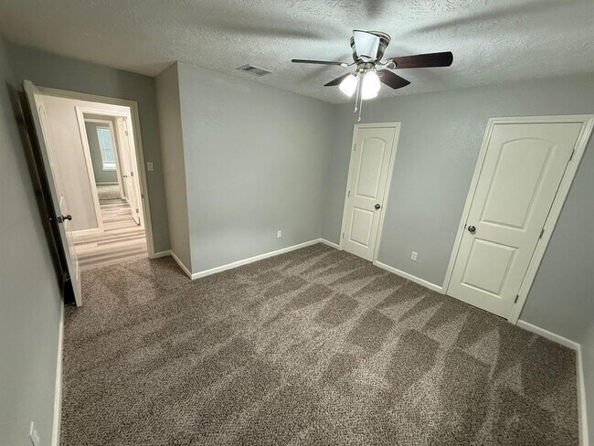 Building Photo - 2812 Forest Hills Dr