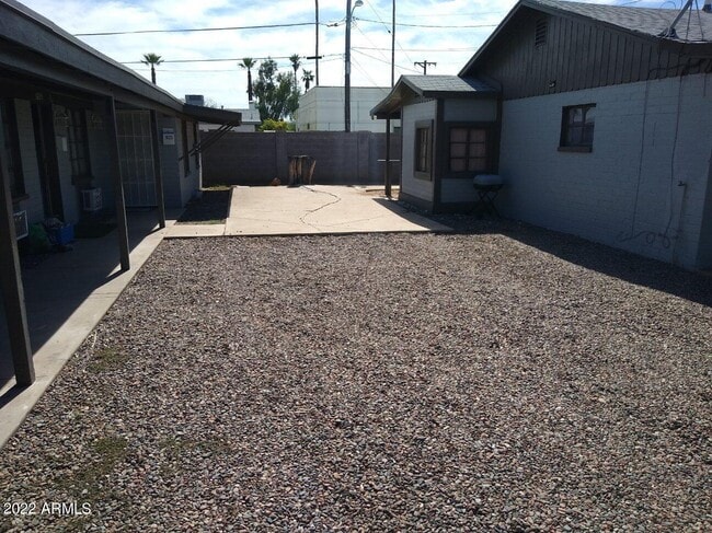 Building Photo - 1627 E Pinchot Ave