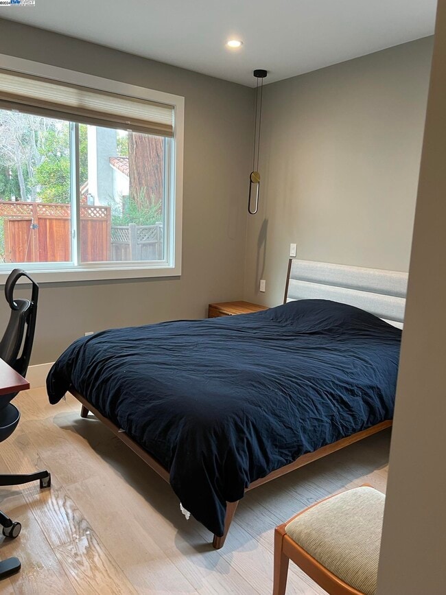 Building Photo - 466-4B1 Ruthven,Palo Alto CA 94301