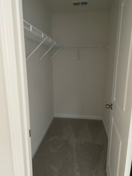 Building Photo - 4633 Forest Hills Dr