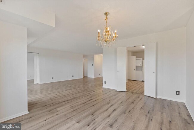 Building Photo - 309 Yoakum Pkwy