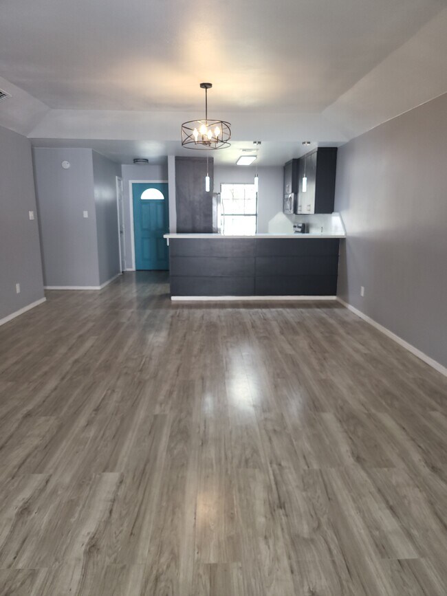 Building Photo - 2401 S Jackson Rd