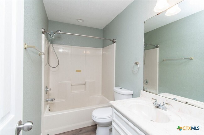 Building Photo - 2001 Matt Dr