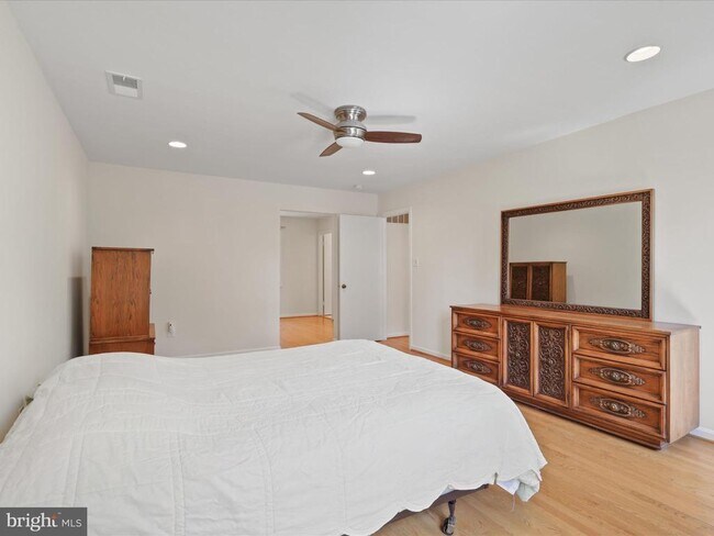 Building Photo - 9715 Ceralene Dr